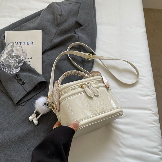 Túi xách hình thùng đơn giản màu trắng dành cho nữ