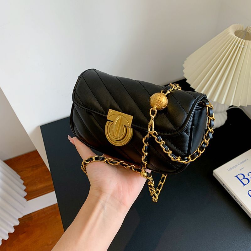 Satchel đeo khóa thời trang