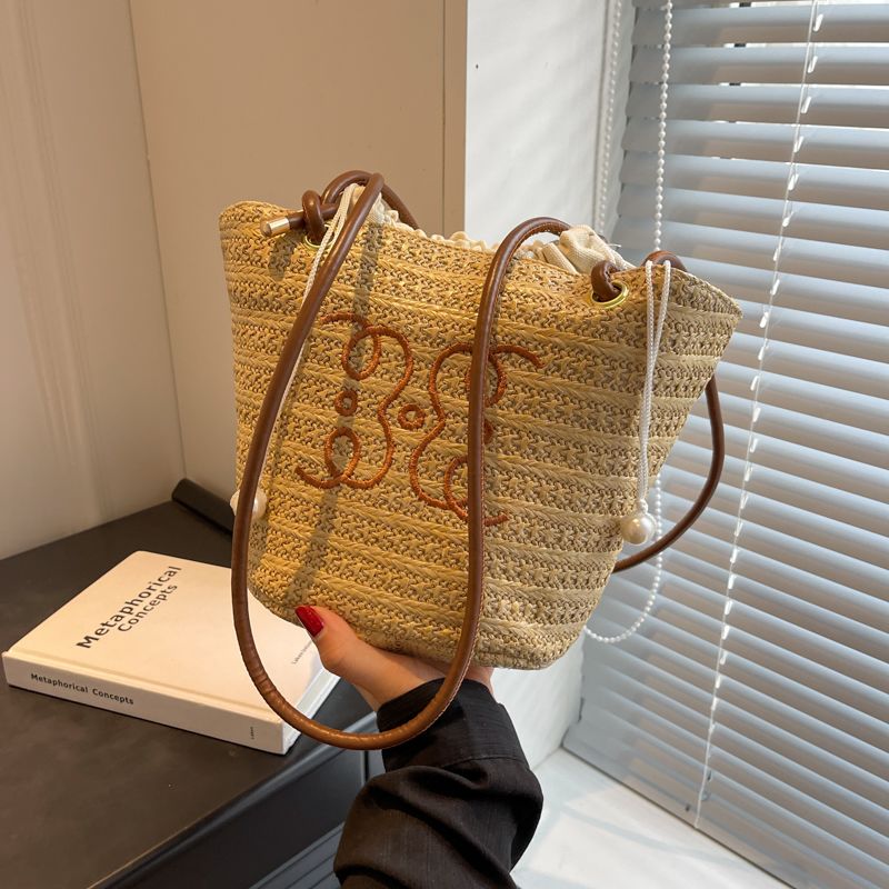 Túi tote đan bằng cỏ